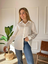 Cargar imagen en el visor de la galería, Camisa Clara
